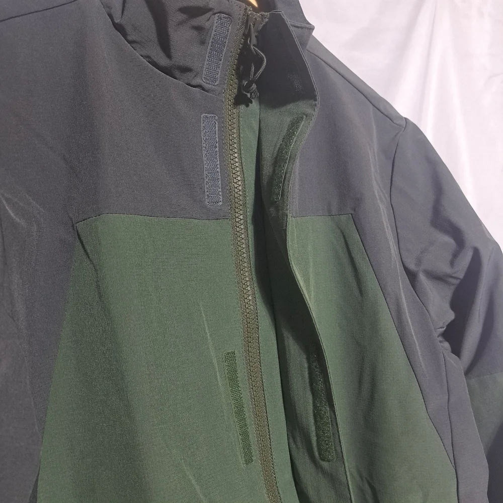 J Crew Performance Mens Medium Colorblock Performance Jacket Green Gray‎